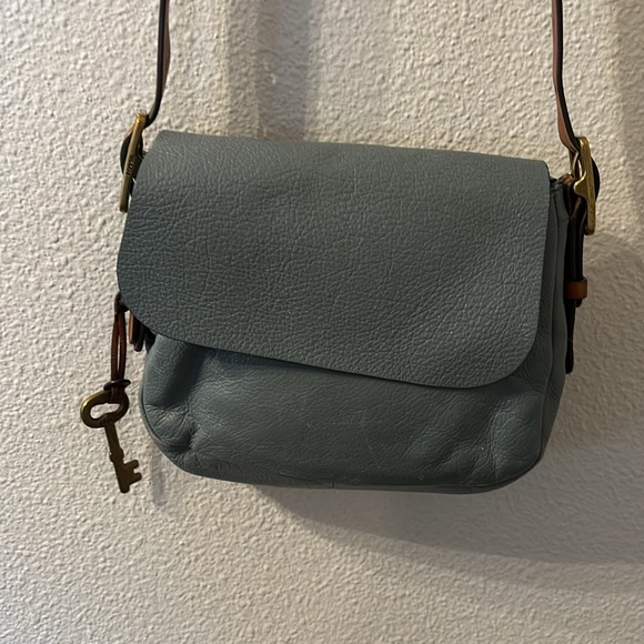 Fossil genuine leather blue crossbody with long adjustable strap - Picture 2 of 7